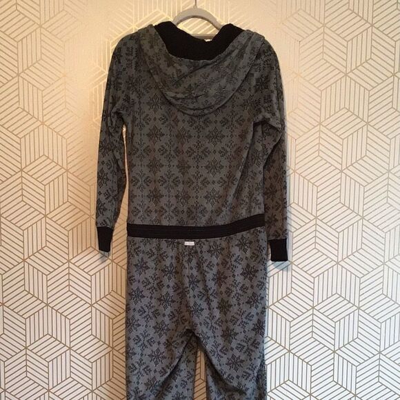 Kenzie Furry Snow Flakes Onsie. Size Small. - Picture 4 of 8